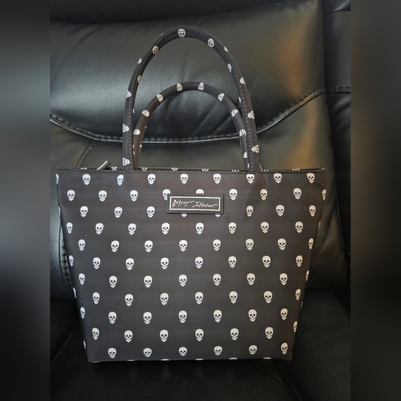 Betsey Johnson Handbags - Betsey Johnson Black Skull Print Tote Insulated Lunch Bag